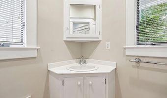 526 N IVY St, Arlington, VA 22201