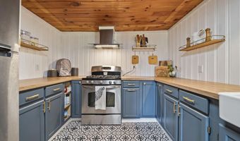 50 Long Hill Rd, Raymond, NH 03077