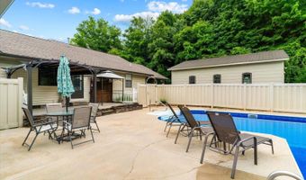 122 Nash Dr, Athens, TN 37303