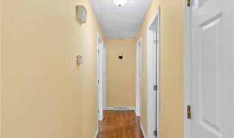 71 Hawthorne Pl, North Providence, RI 02904