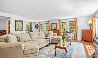 78 Hoyts Hl, Bethel, CT 06801