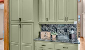 731 E 1100 Rd, Baldwin City, KS 66006