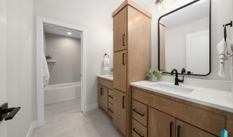 1517 W Autumn Cir, Brandon, SD 57005