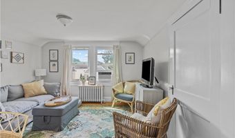 40 Webster St B, Newport, RI 02840