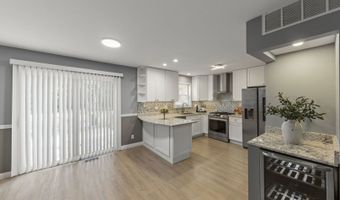 903 Old Oak Cir, Algonquin, IL 60102