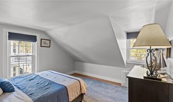 50 Charles St, Bristol, RI 02809