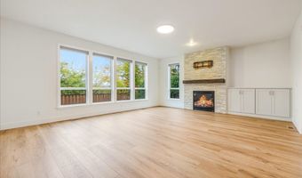 20870 YOSEMITE St NE, Aurora, OR 97002