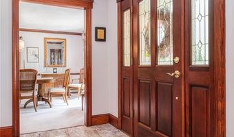 10 Oak Hill Dr, Lincoln, RI 02865