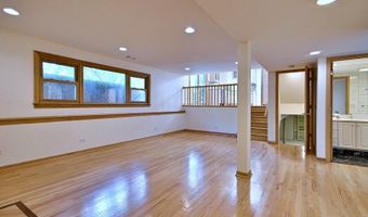 2360 N Drury Ln, Arlington Heights, IL 60004