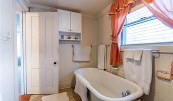 17 Warner St, Newport, RI 02840