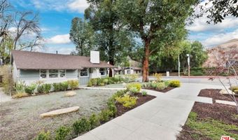 20901 Dumetz Rd, Woodland Hills, CA 91364