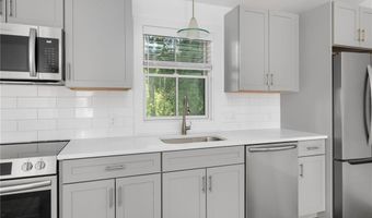 32 Exchange St 103, East Greenwich, RI 02818