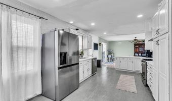 228 Elizabeth Ave, Bayville, NJ 08721