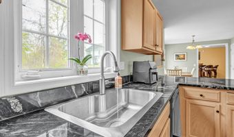 45 Pocono Ln 10, Danbury, CT 06810