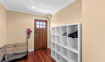 6932 ALPINE Dr, Annandale, VA 22003