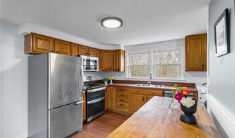 4 Sherbrooke Rd, Barrington, RI 02806