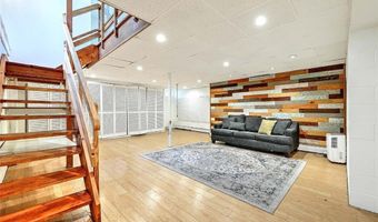 4 Buckingham St, Barrington, RI 02806