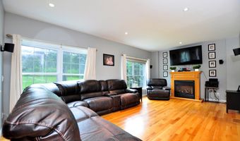 34 Chippenwood Ln, Bristol, CT 06010