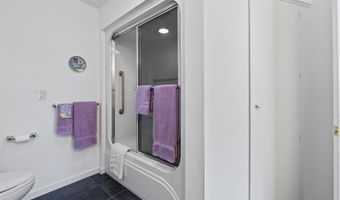 146 Parkwood Dr, Augusta, ME 04330