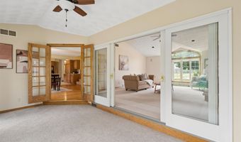 W2880 OAKRIDGE Drive, Appleton, WI 54915