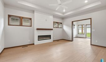 2413 E Brek St, Brandon, SD 57005