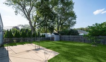 34 Dearborn Dr, East Providence, RI 02915
