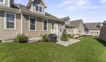 63 Great Hill Dr 63, Bethel, CT 06801