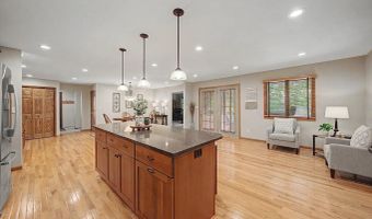 2349 Lakeview Dr, Ames, IA 50010