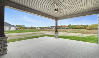 2213 Golfview Dr, Auburn, IN 46706