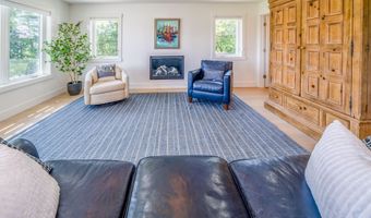 8 Shipmasters Cove Rd, Belfast, ME 04915