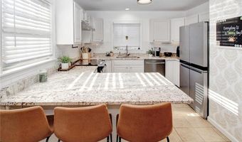231 Maple Ave 102, Newport, RI 02840