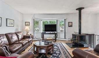 230 Geary Dr, Middletown, NJ 07748