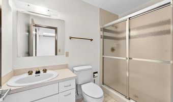220 N WESTMONTE Dr B, Altamonte Springs, FL 32714
