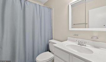 7504 WESTLAKE Ter 25, Bethesda, MD 20817