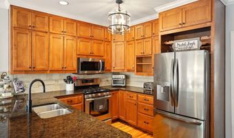 225 Watersedge Dr, Boiling Springs, SC 29316