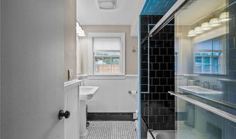 44 River St, Cranston, RI 02905