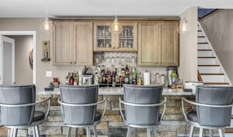 156 Magnolia Ln, Middletown, NJ 07748