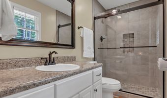2704 PINE MANOR Ln, Albany, GA 31707