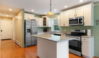 38 Fairview Ave, Auburn, ME 04210