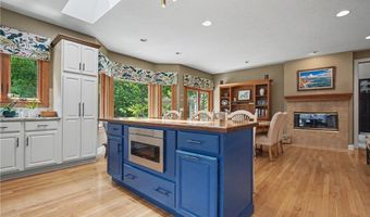 1250 Woodsview Dr, Akron, OH 44313