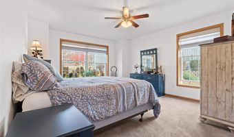 5709 Oak Crest Hill Rd SE, Riverside, IA 52327