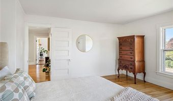 84 Rodman St, Narragansett, RI 02882