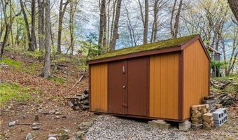 77 Lippitt Ave, Cumberland, RI 02864