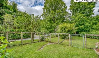 25 Reuben Wooten Rd, Banner Elk, NC 28604