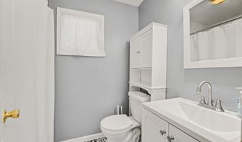 215 Laurel Dr, Bayville, NJ 08721