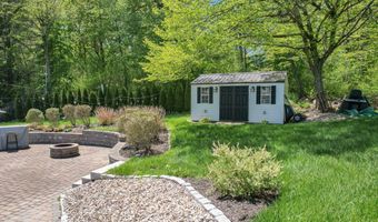 79 Strawberry Hill Rd, Bristol, CT 06010