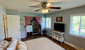 263 E Skyline Dr, Ballwin, MO 63011
