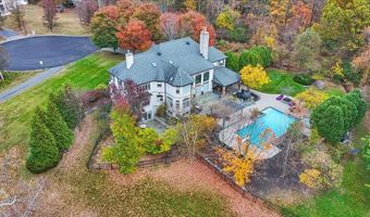 10 Stone Meadow Ln, Airmont, NY 10901