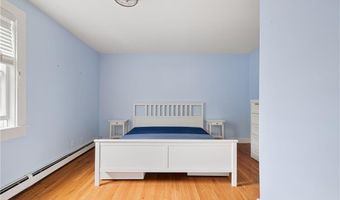 7 Marsh St, Newport, RI 02840