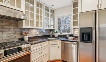 941 N MCKINLEY Rd, Arlington, VA 22205